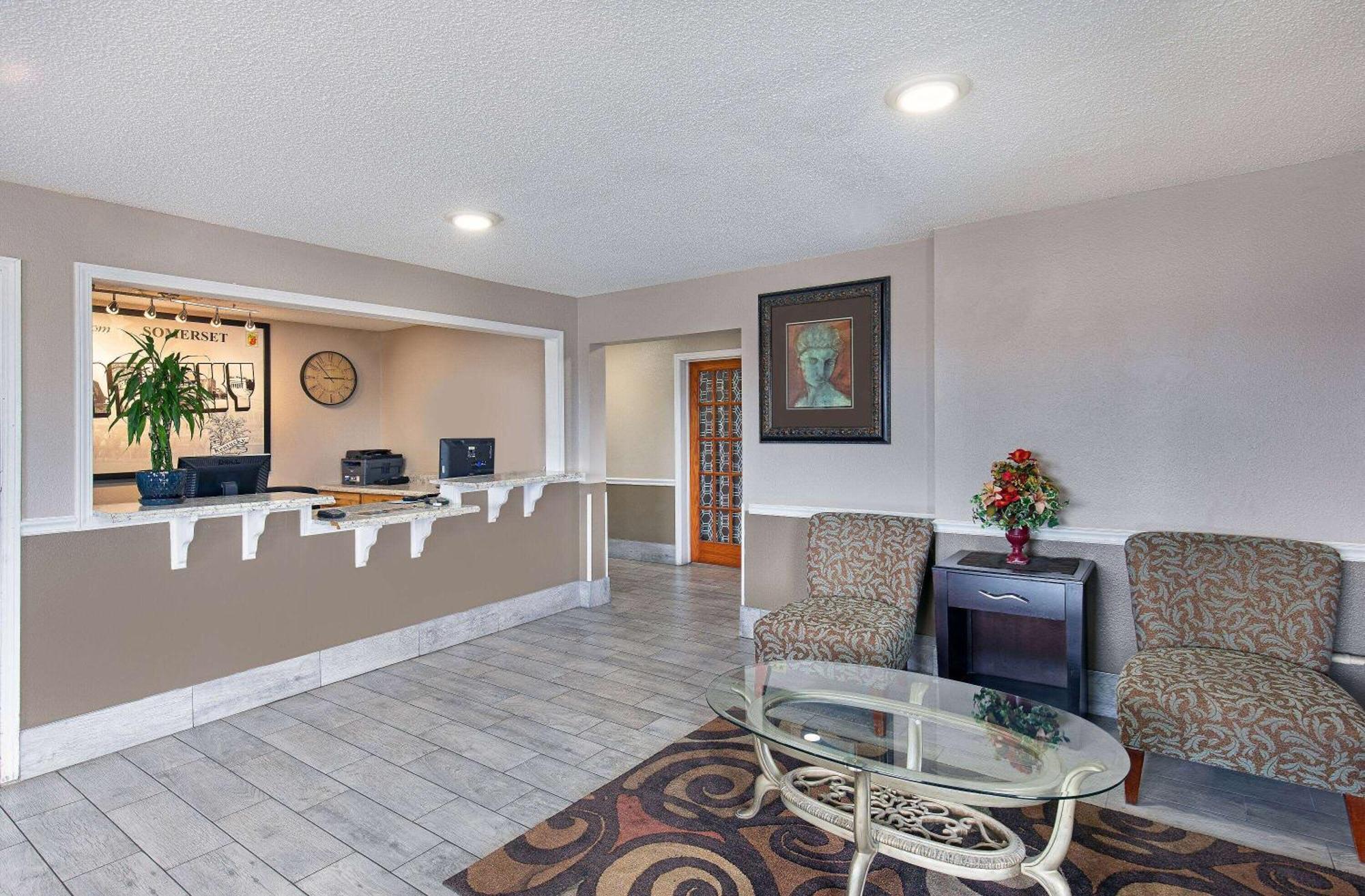 Super 8 By Wyndham Somerset Exterior foto